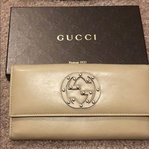 Gucci Soho Studded wallet
